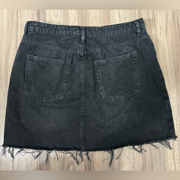 Faded black denim mini skirt with distressed hem - Picture 3 of 7